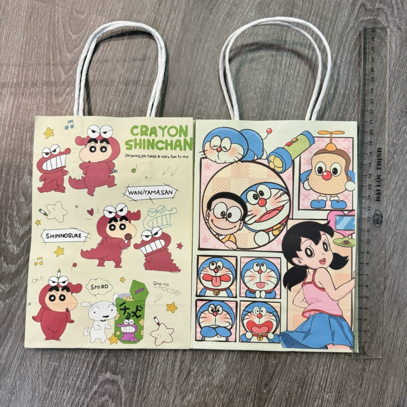 Túi giấy túi quà tặng hình Shin chan Cậu bé bút chì Doraemon 15x23x8