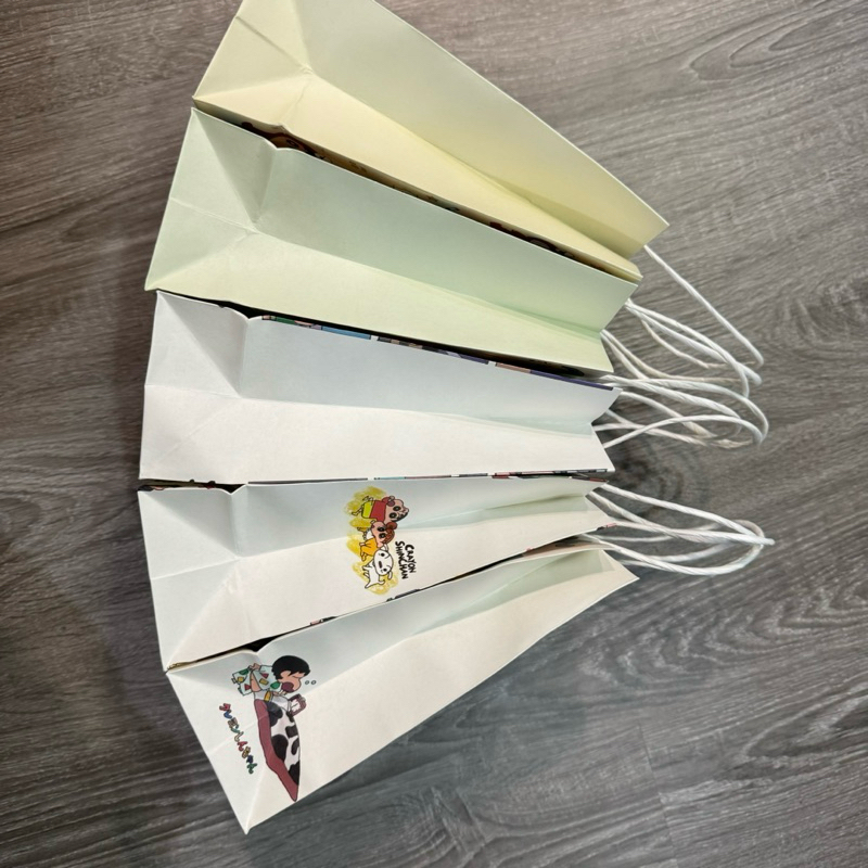 Túi giấy túi quà tặng hình Shin chan Cậu bé bút chì Doraemon 15x23x8