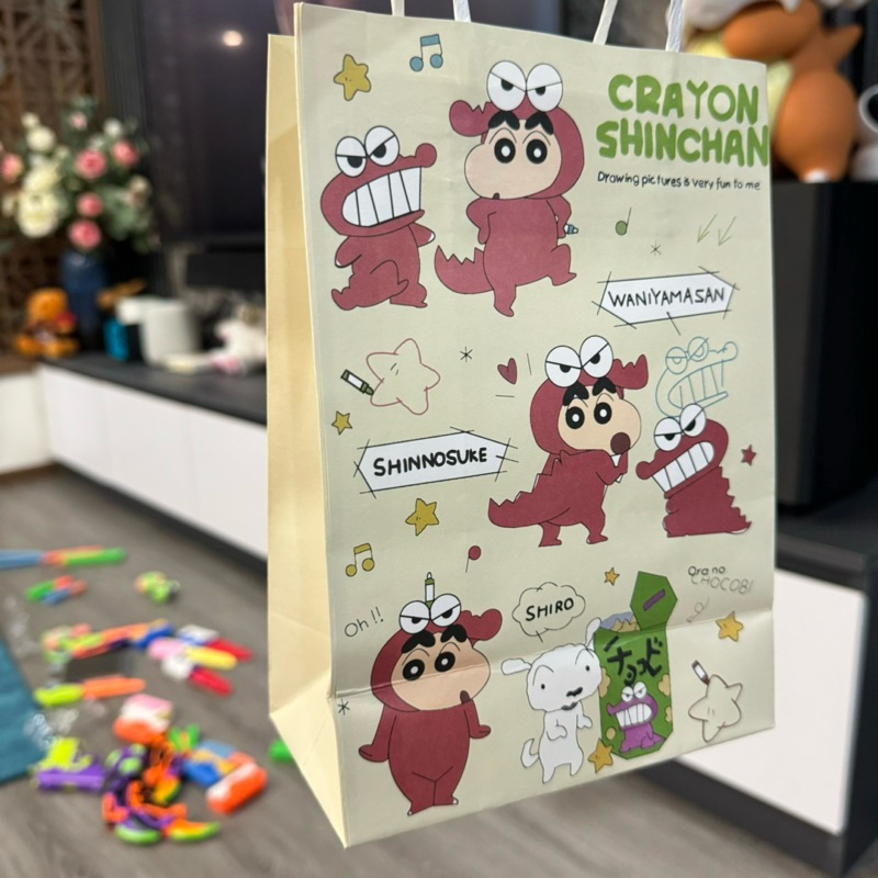Túi giấy túi quà tặng hình Shin chan Cậu bé bút chì Doraemon 15x23x8