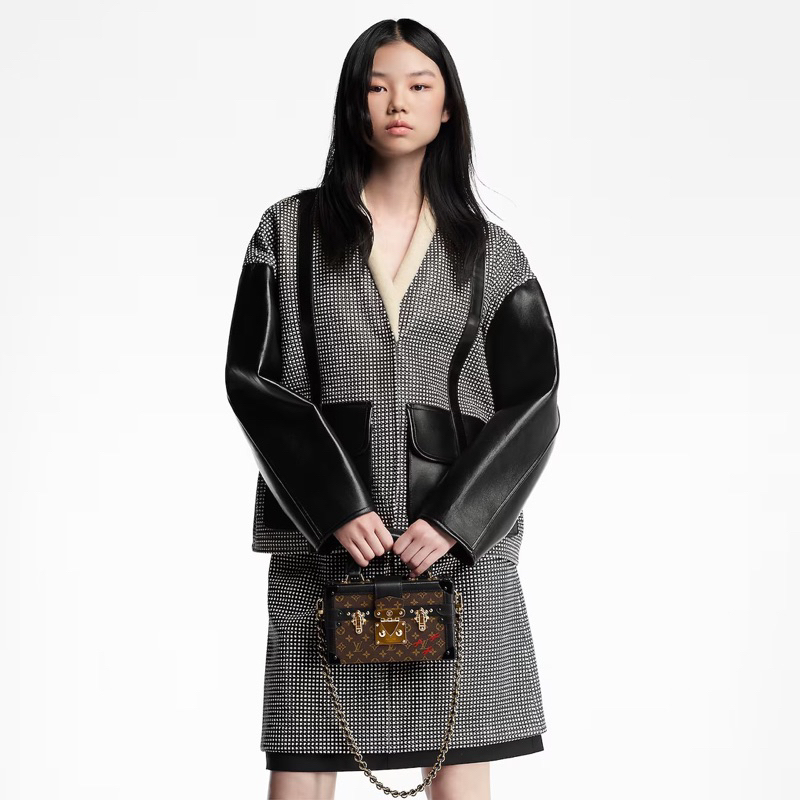 Túi hoa nâu viền đinh quai xách M46755