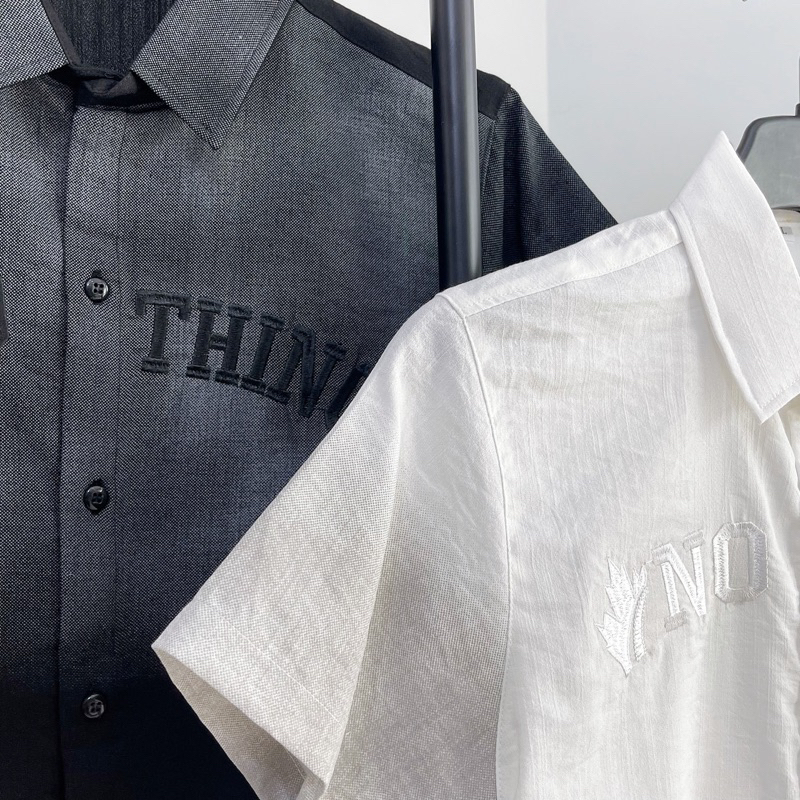 ÁO SƠ MI NAM ĐŨI TAY NGẮN LOANG KHÓI THÊU CHỮ SMTN