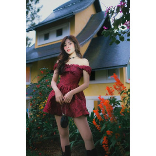 ĐẦM ĐỎ GẤM CÚP NGỰC XOÈ PHỒNG