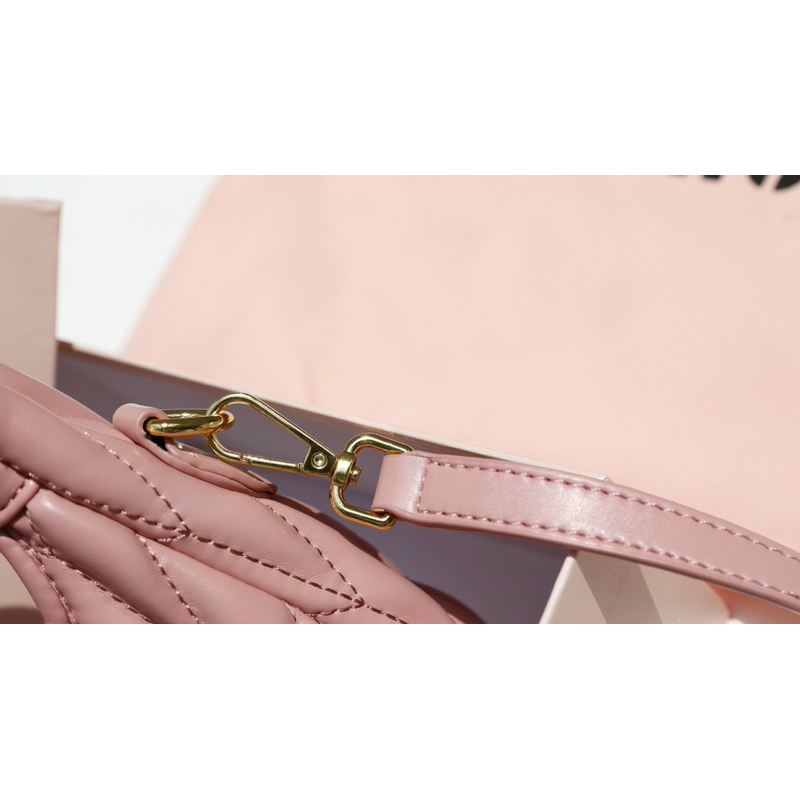 Túi MIU HOBO KẸP NÁCH CHẤT LIỆU DA LÌ MỀM MỊN