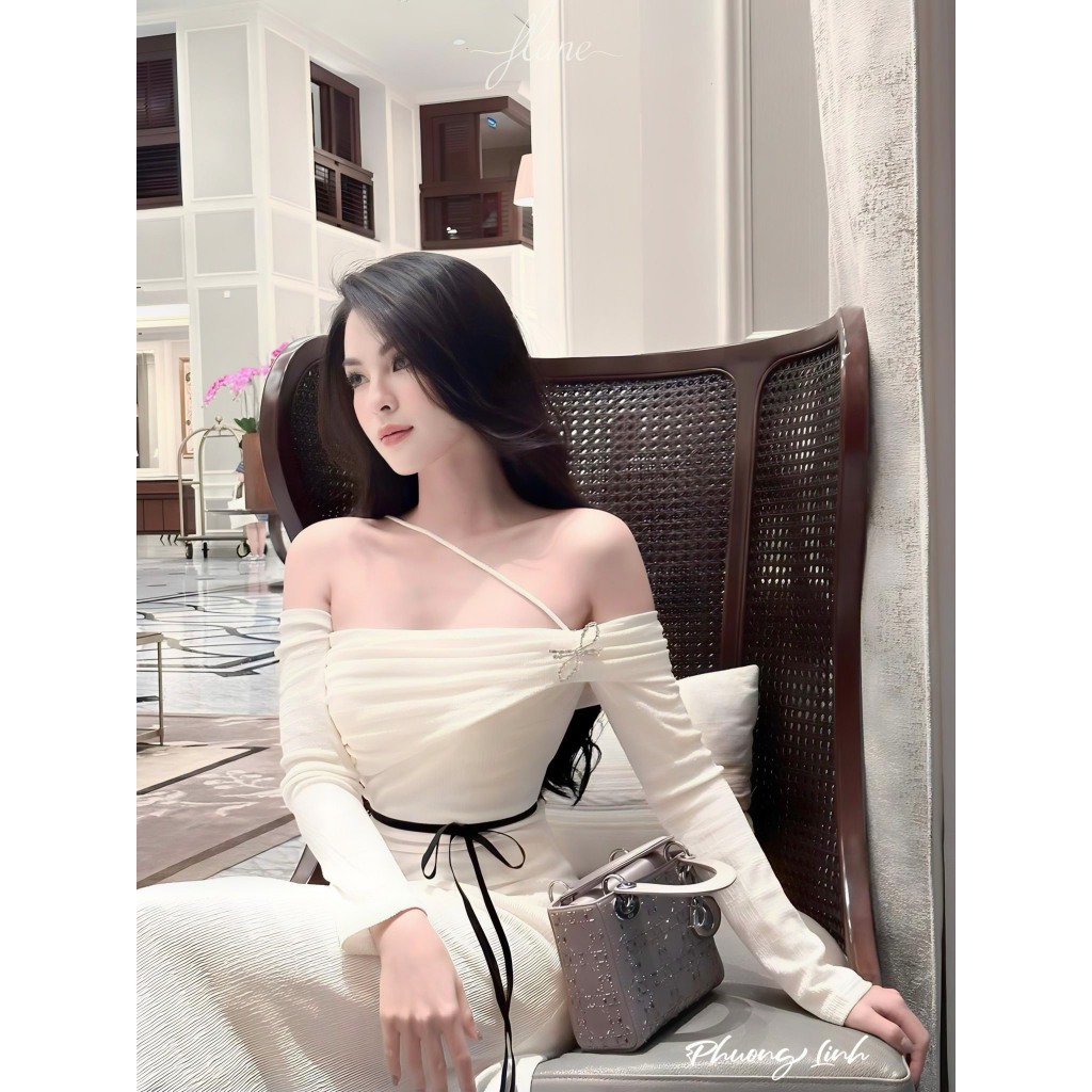 Váy body trễ vai nơ đai eo