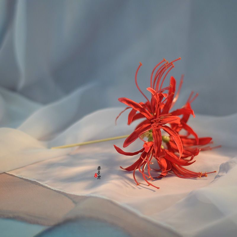 Trâm cài tóc hoa bỉ ngạn