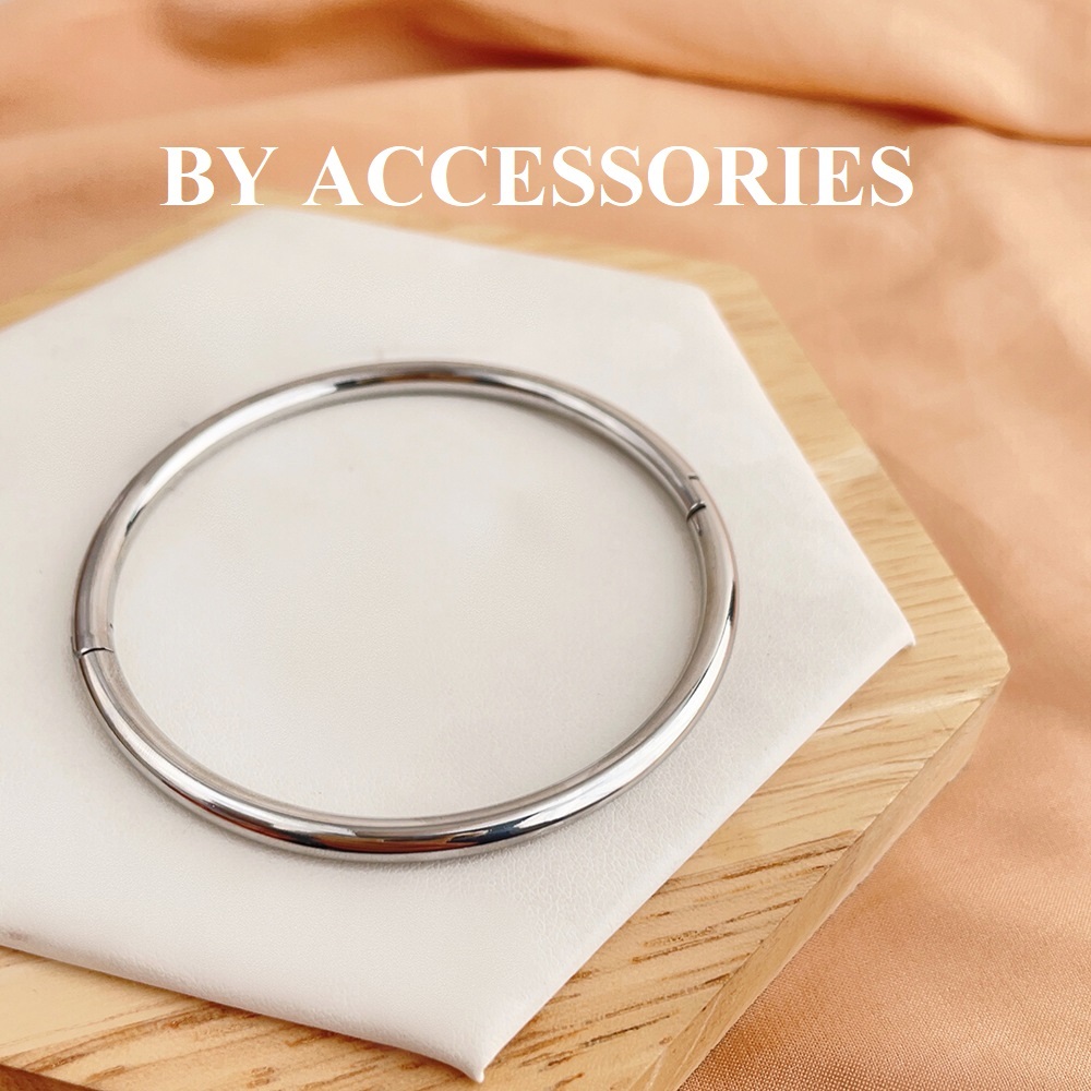 Vòng tay nam nữ unisex titan kiểu tròn trơn size lớn dày 4mm basic không gỉ CF09 BY ACCESSORIES