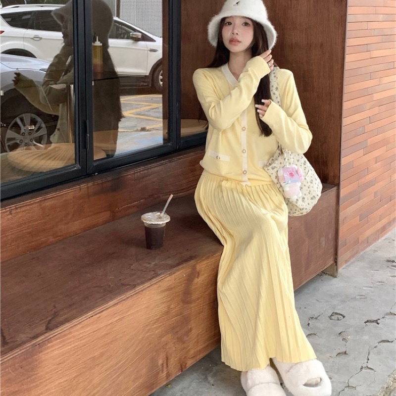 Set áo len dài tay phối chân váy len xếp ly cùng màu dáng dài nữ tính