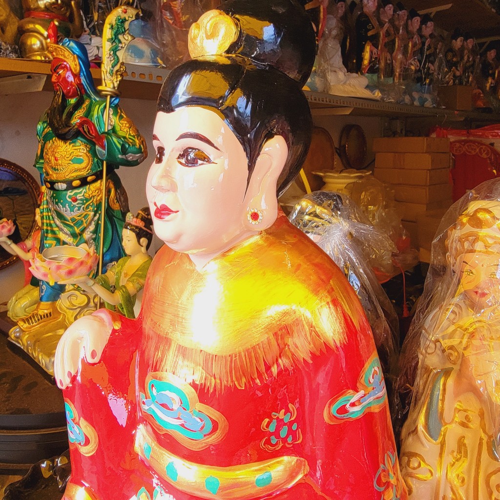 TƯỢNG BÀ CHÚA SỨ  _ MẪU VẺ ĐỎ  ĐẤT NUNG _ CAO 40CM