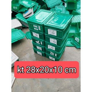 Hộp nhựa cũ đựng đồ đa năng có nắp đậy màu xanh lá có nắp