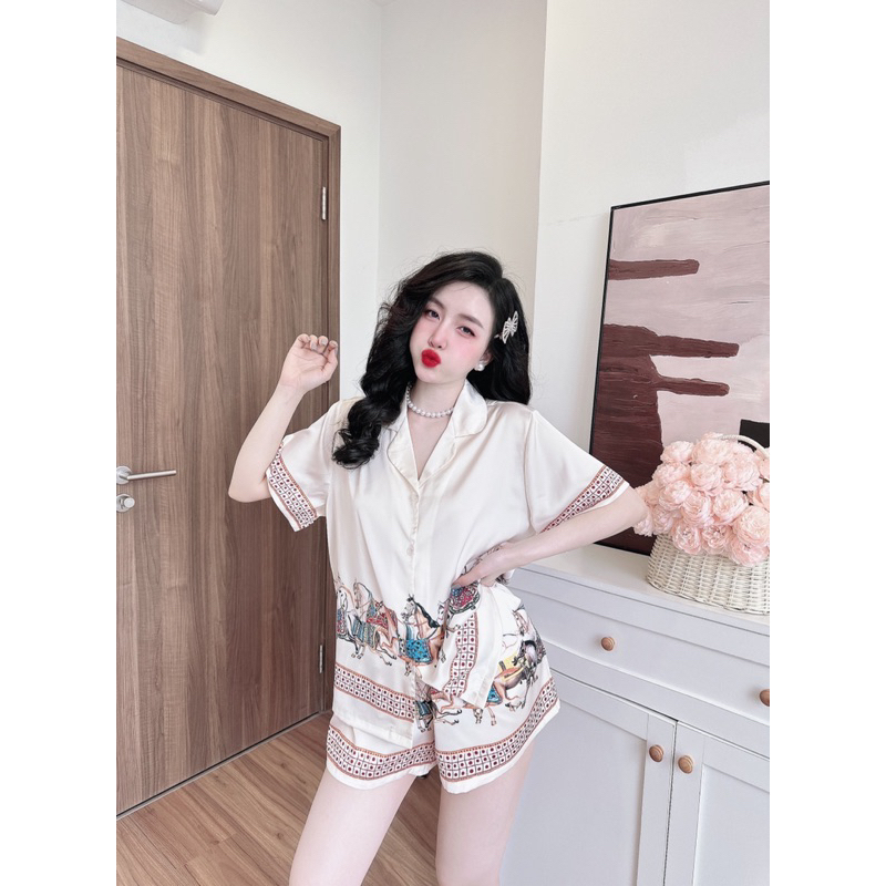 Đồ mặc nhà nữ áo tay ngắn quần đùi hoạ tiết sang chảnh chất lụa latin mềm mịn mát