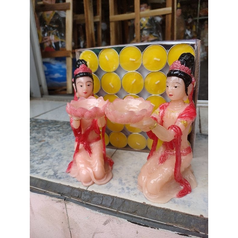 Cặp Tiên Nữ Dâng Đèn gồm 2 cô kèm 100 viên đèn cầy.
