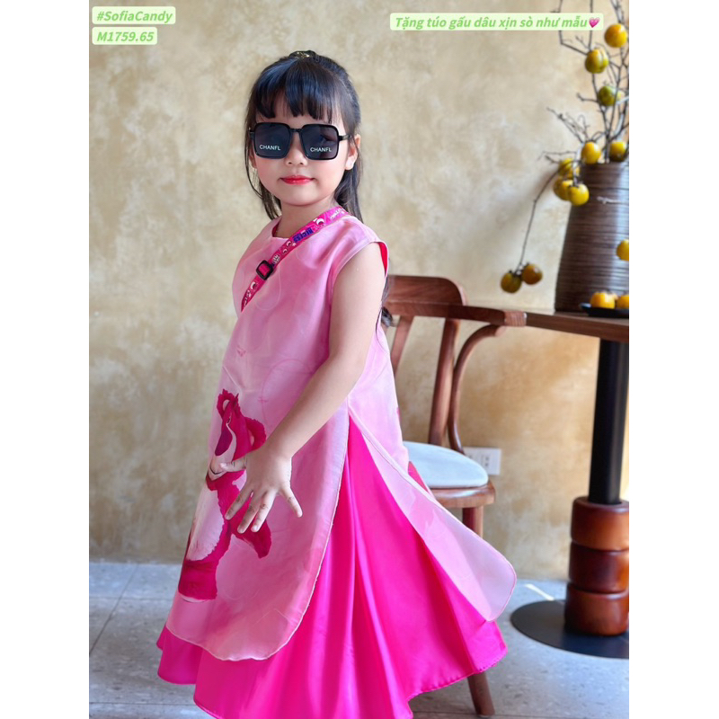 Bộ cách tân gấu dâu ba lỗ cực mát cho bé gái