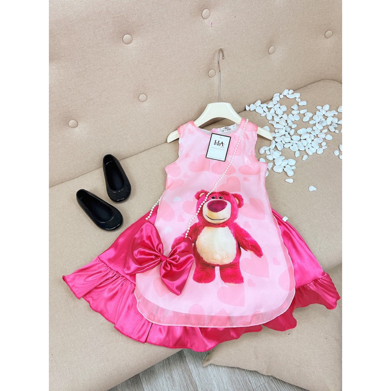 Bộ cách tân gấu dâu ba lỗ cực mát cho bé gái