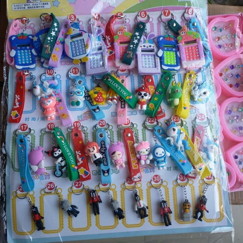 Sỉ Vỉ bốc thăm trúng thưởng móc khoá nhiều hình