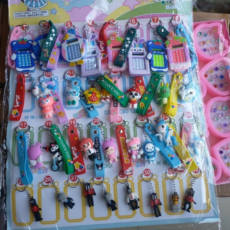 Sỉ Vỉ bốc thăm trúng thưởng móc khoá nhiều hình