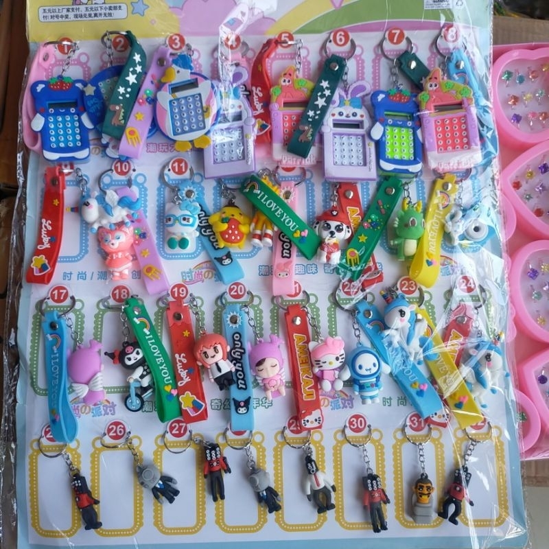 Sỉ Vỉ bốc thăm trúng thưởng móc khoá nhiều hình