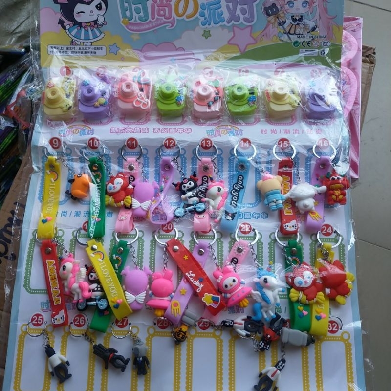 Sỉ Vỉ bốc thăm trúng thưởng móc khoá nhiều hình