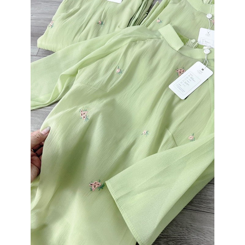 ÁO DÀI THÊU HOA NHÍ