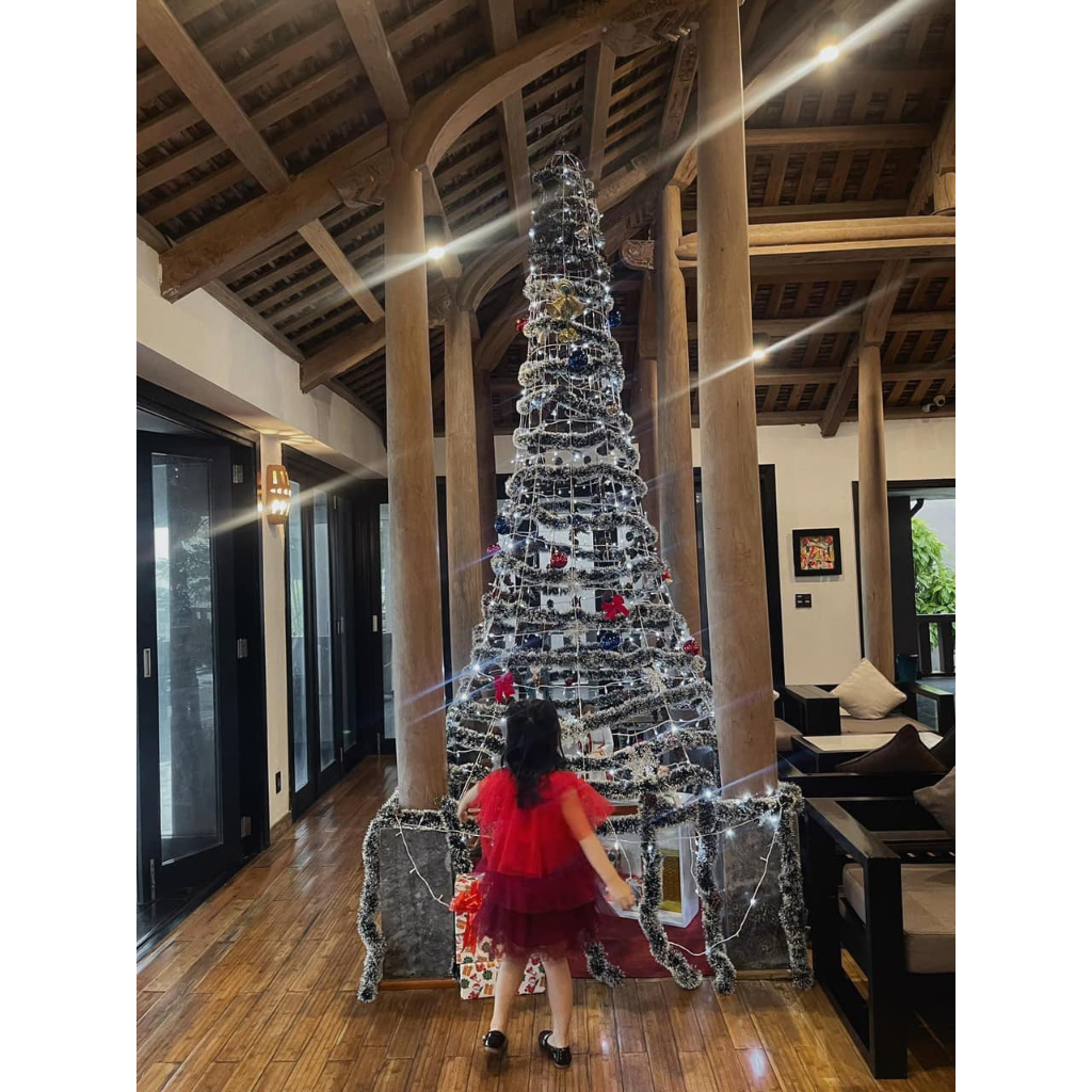 Váy ren phối màu đỏ dập ly tay xoè cho bé