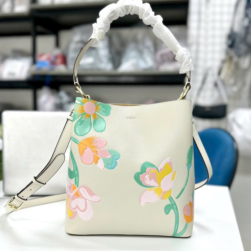 Túi xách dáng bucket hoa nổi
