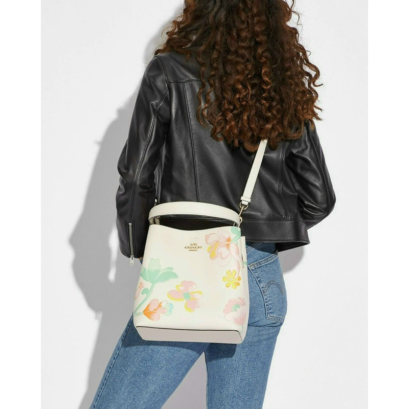 Túi xách dáng bucket hoa nổi