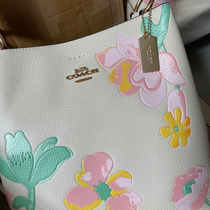 Túi xách dáng bucket hoa nổi