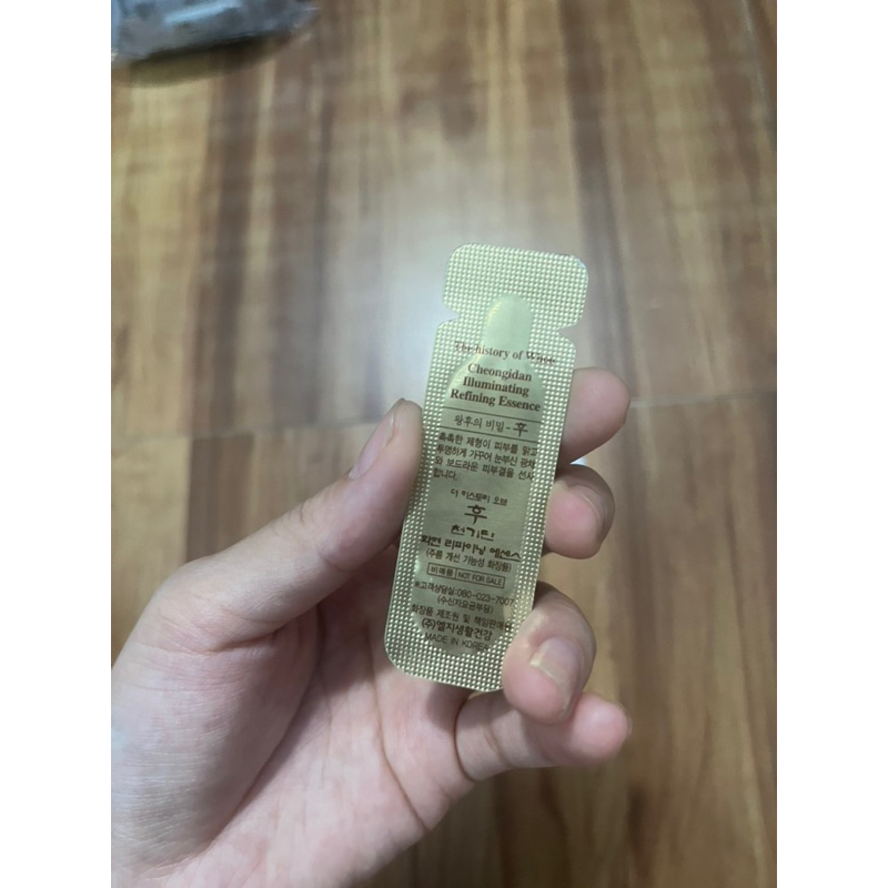 Tinh chất dưỡng trắng da Wh.oo Cheongidan Illuminating Essence 1ml