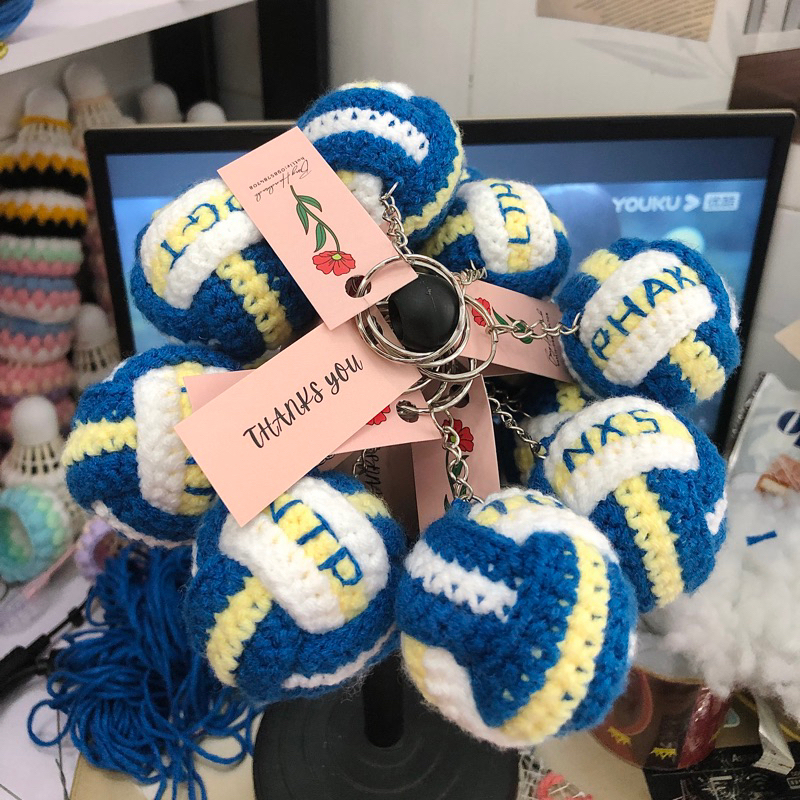 Móc khoá bóng chuyền len thêu tên - By BongHandmade23