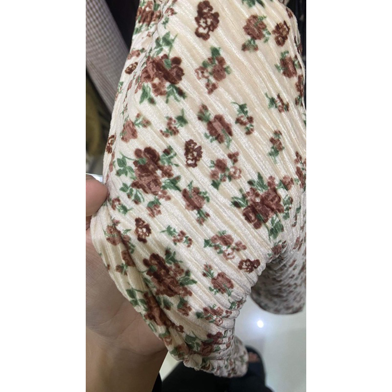 Chân váy nhung tăm hoa nhí Comic