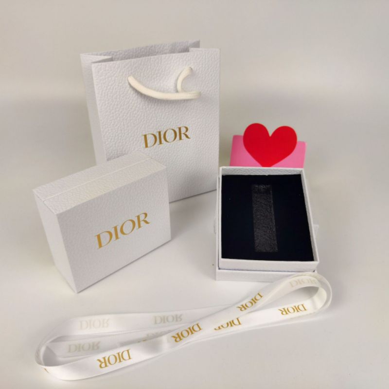 Hộp quà đựng son dior
