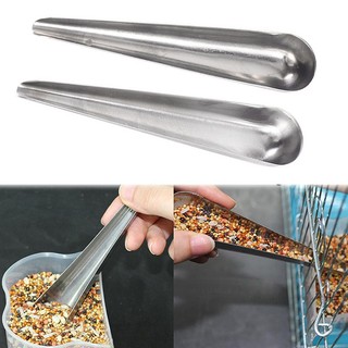 Thìa xúc cám cho chim- châm thức ăn cho chim