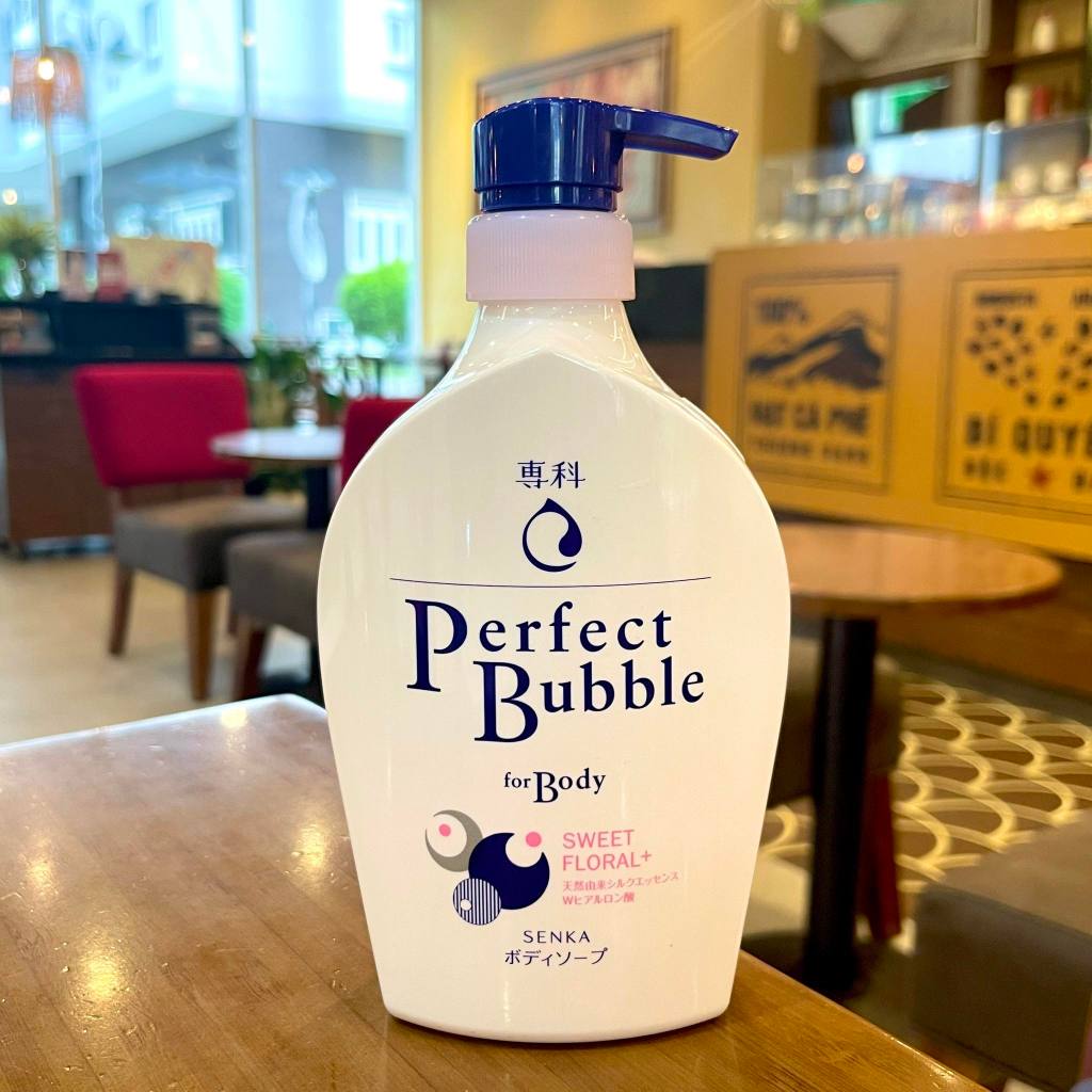 Sữa Tắm Dưỡng Ẩm Hương Hoa Hồng & Đinh Hương Senka Perfect Bullbe For Body Sweet Floral n 500ML