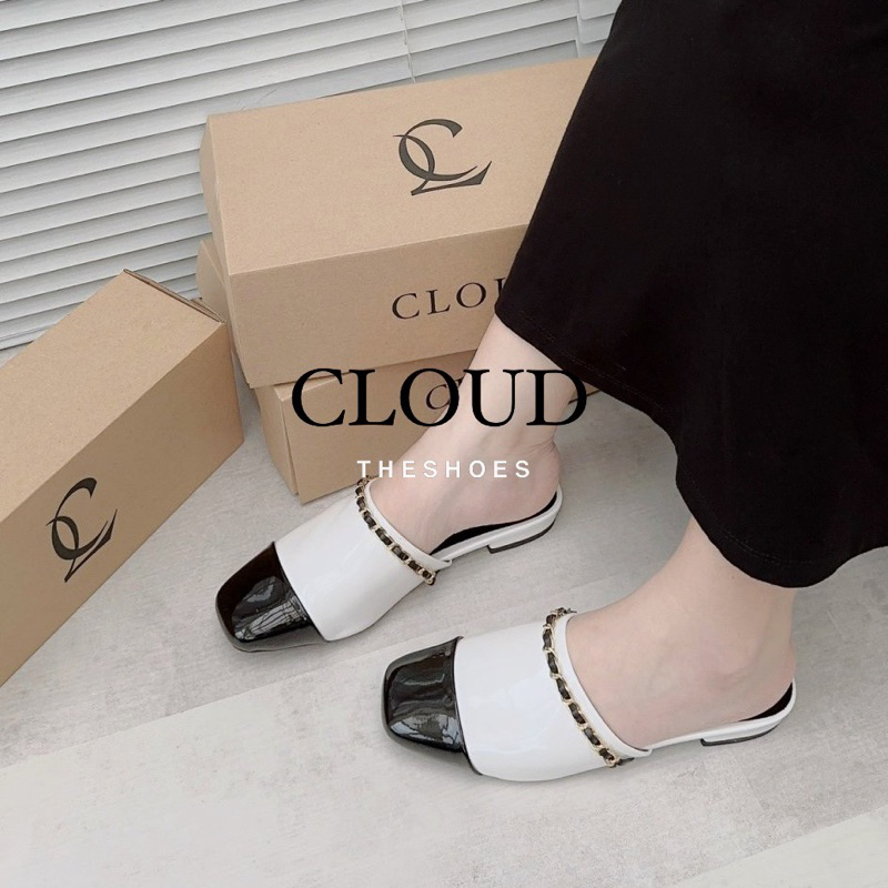 Giày nữ bít mũi quai xích