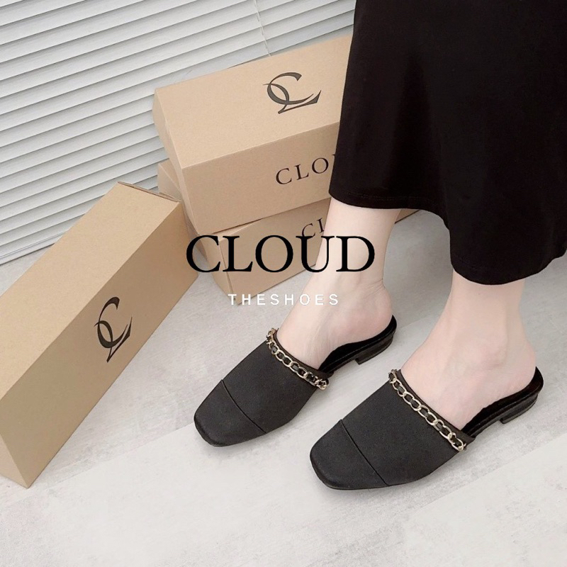 Giày nữ bít mũi quai xích