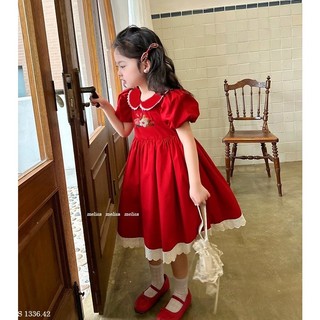 Đầm Melisa đỏ hoa xinh lắm.