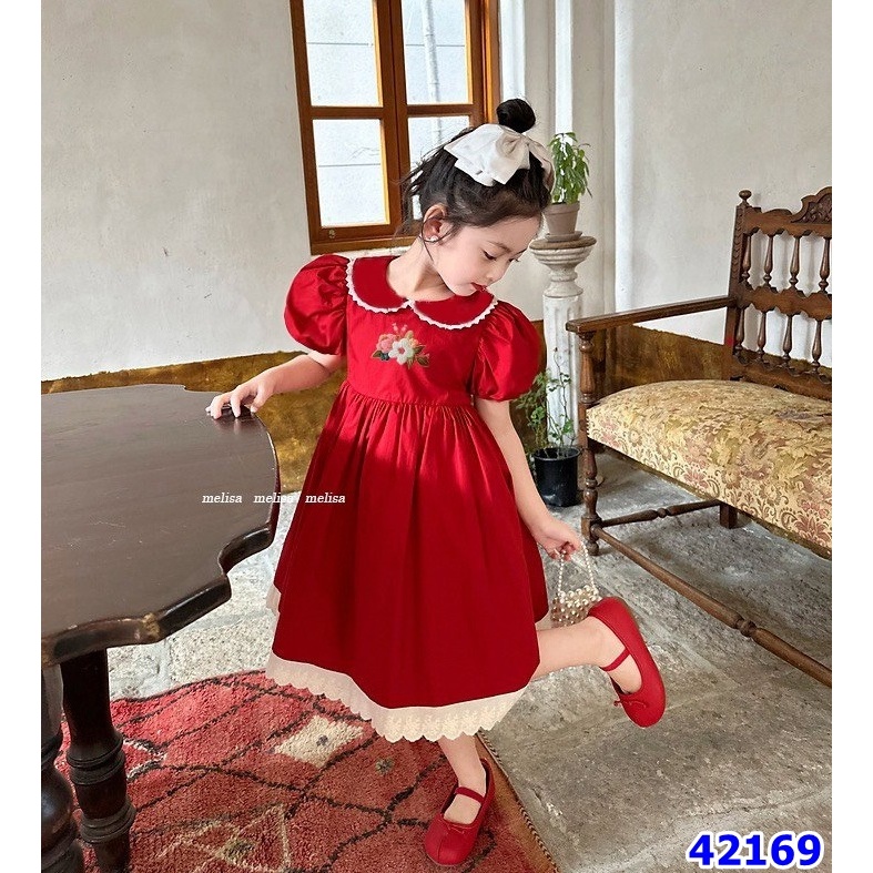Đầm Melisa đỏ hoa xinh lắm.