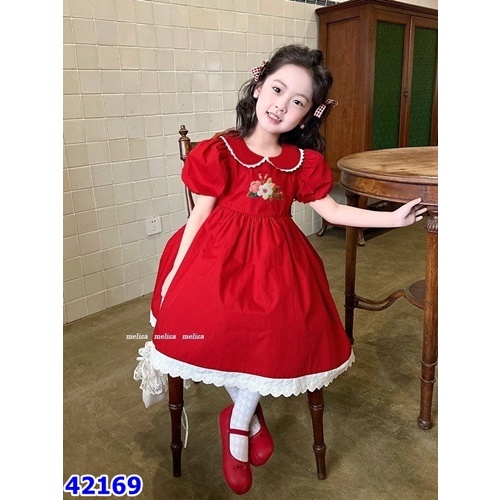 Đầm Melisa đỏ hoa xinh lắm.