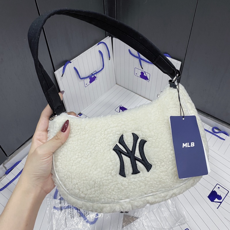 TÚI KẸP NÁCH LÔNG CỪU FULL TAG MÁC BAO BÌ HÃNG