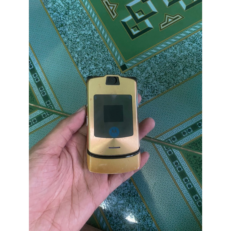 Xác điện thoại Motorola V3 Gold còn nguon