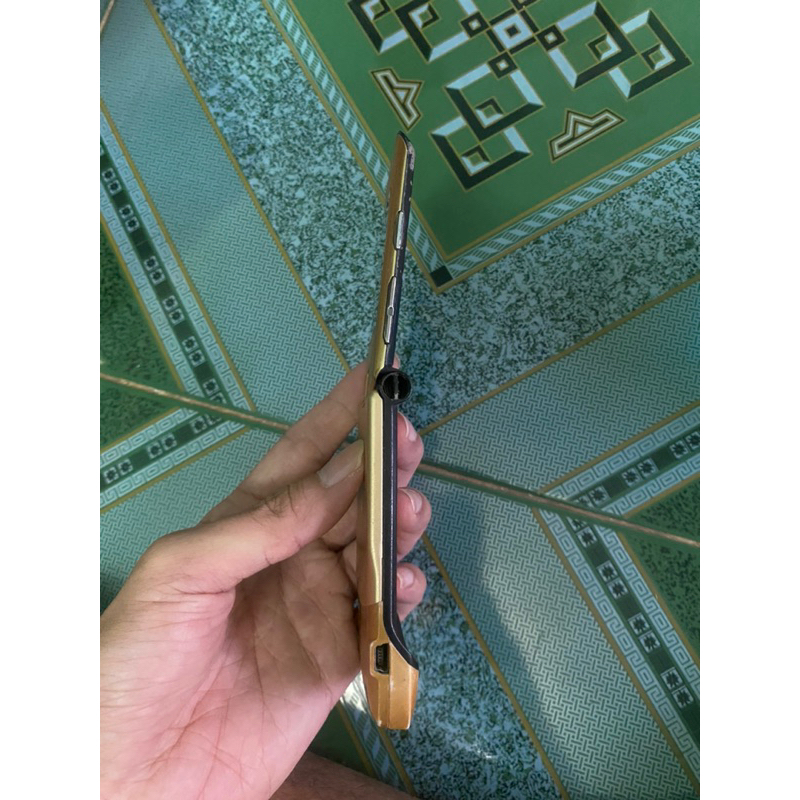 Xác điện thoại Motorola V3 Gold còn nguon