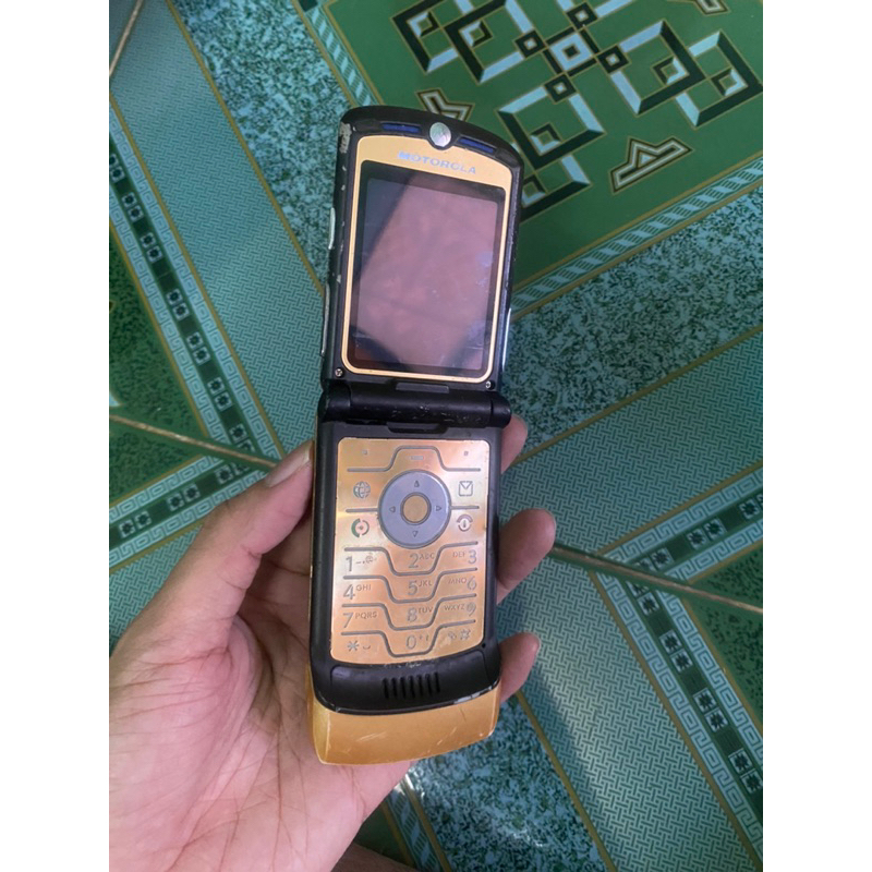 Xác điện thoại Motorola V3 Gold còn nguon