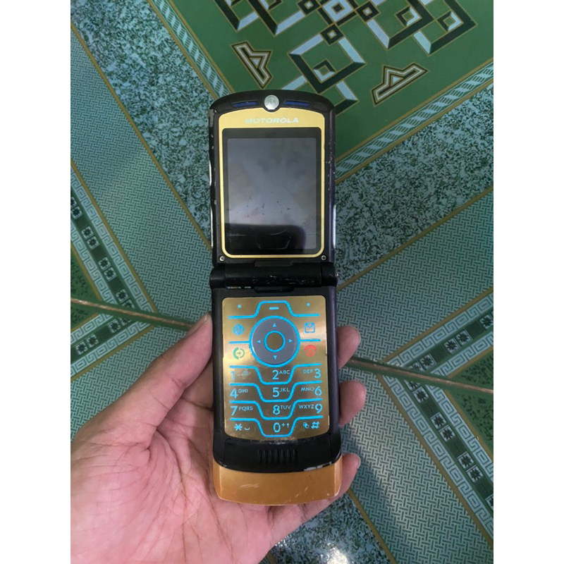 Xác điện thoại Motorola V3 Gold còn nguon