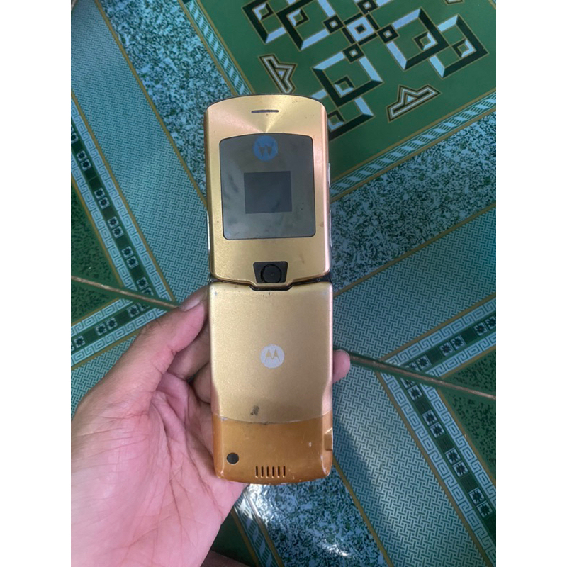 Xác điện thoại Motorola V3 Gold còn nguon