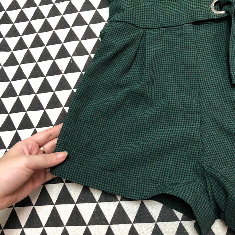 Jumpsuit xanh lá cột dây caro kiểu