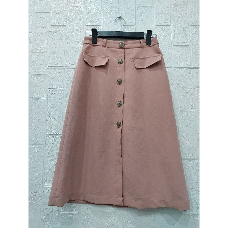 Chân váy dài nữ eo 64cm có 5 cúc.