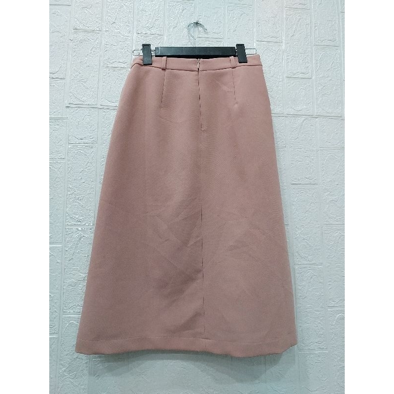 Chân váy dài nữ eo 64cm có 5 cúc.