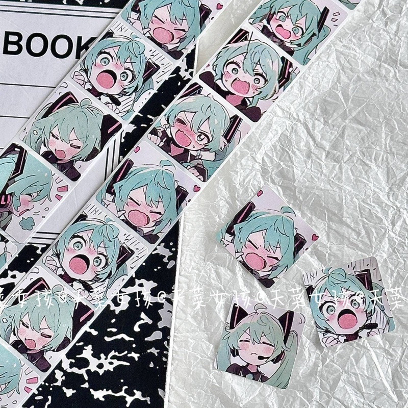 Cuộn 500 hình dán/ Miếng Dán Miku Chống Va Đập Cho Điện Thoại / Laptop / Notebook