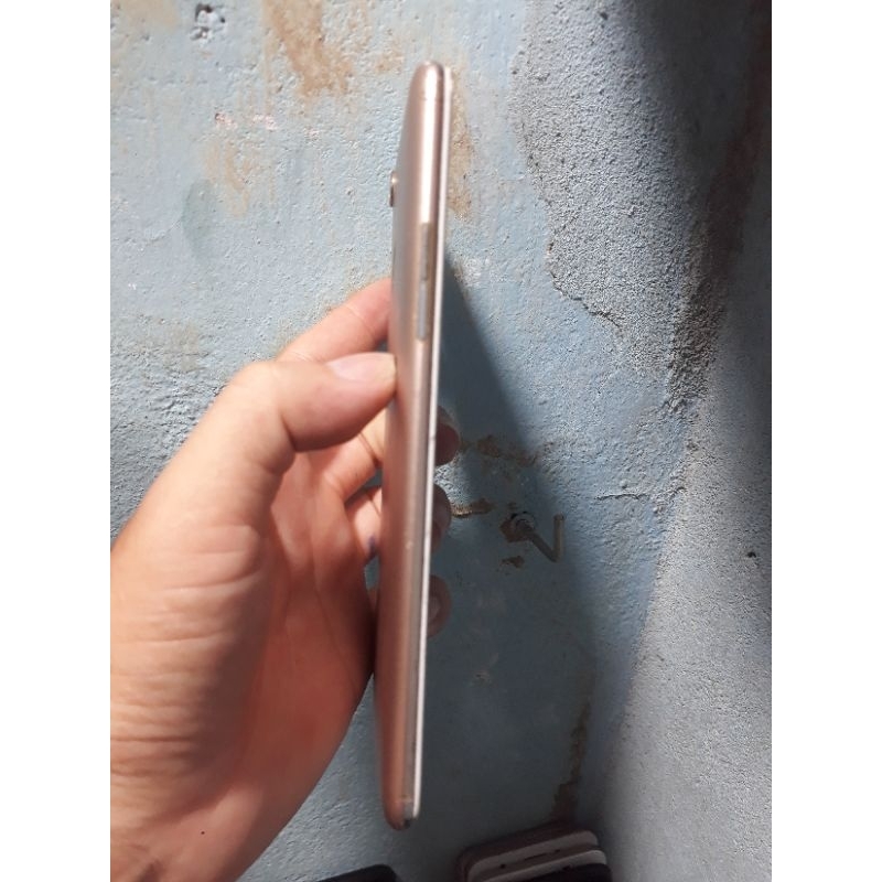 Oppo F5 như hình