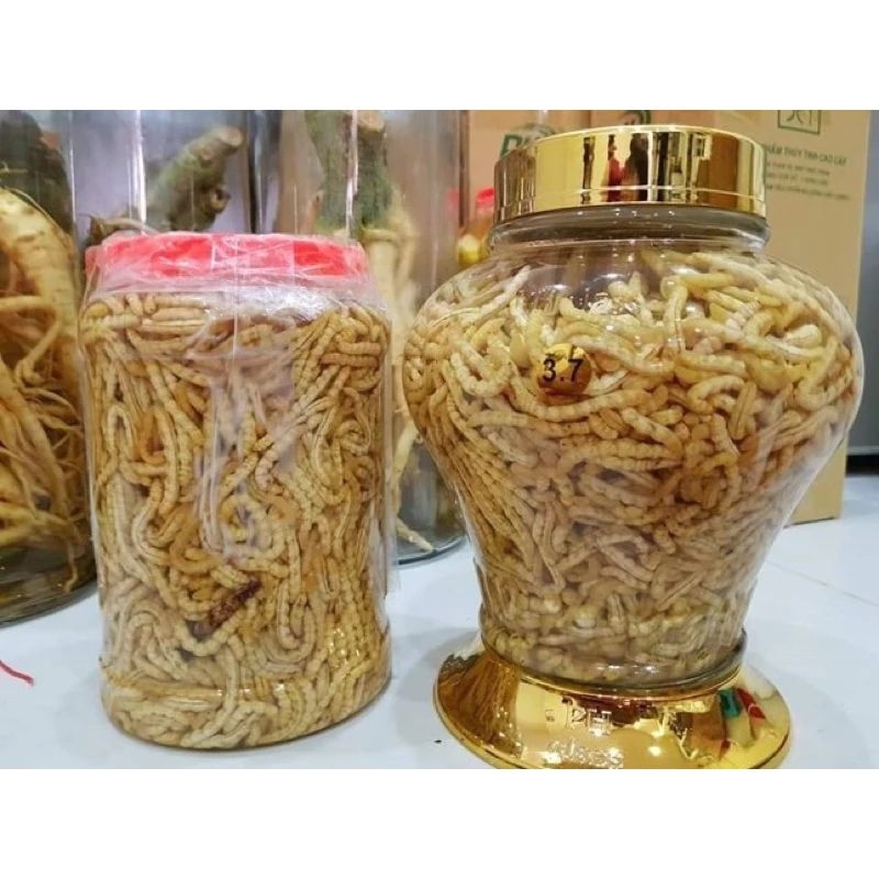 100 sâu chít đang vào vụ .