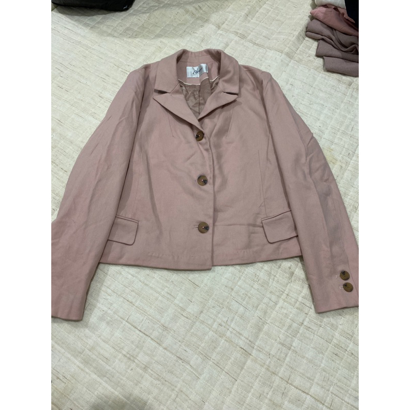 Blazer dáng ngắn hồng